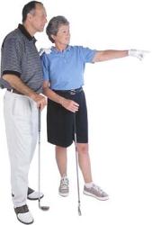 hombre y mujer jugando golf